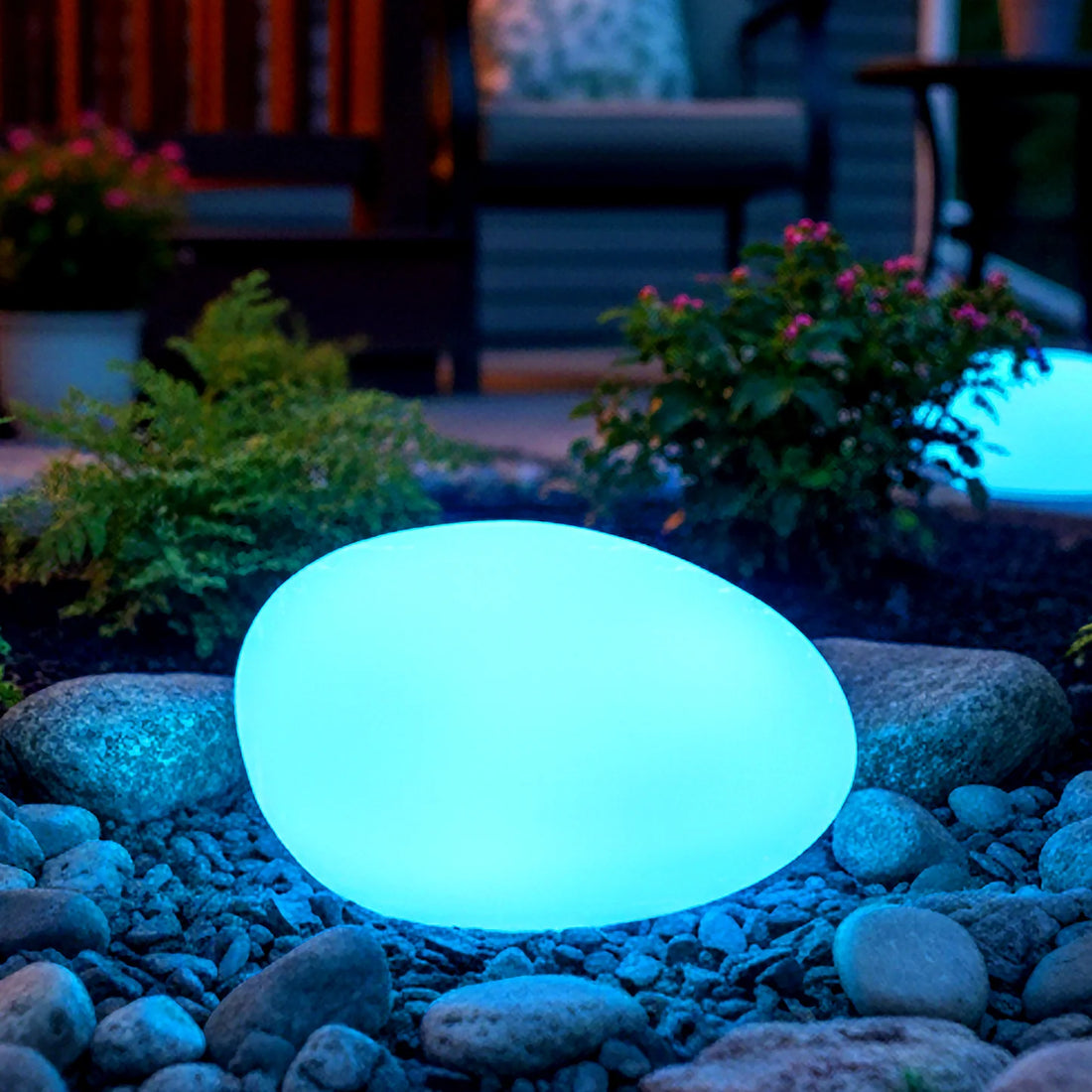 Beyond Living solar LED rock light outdoor garden lamp